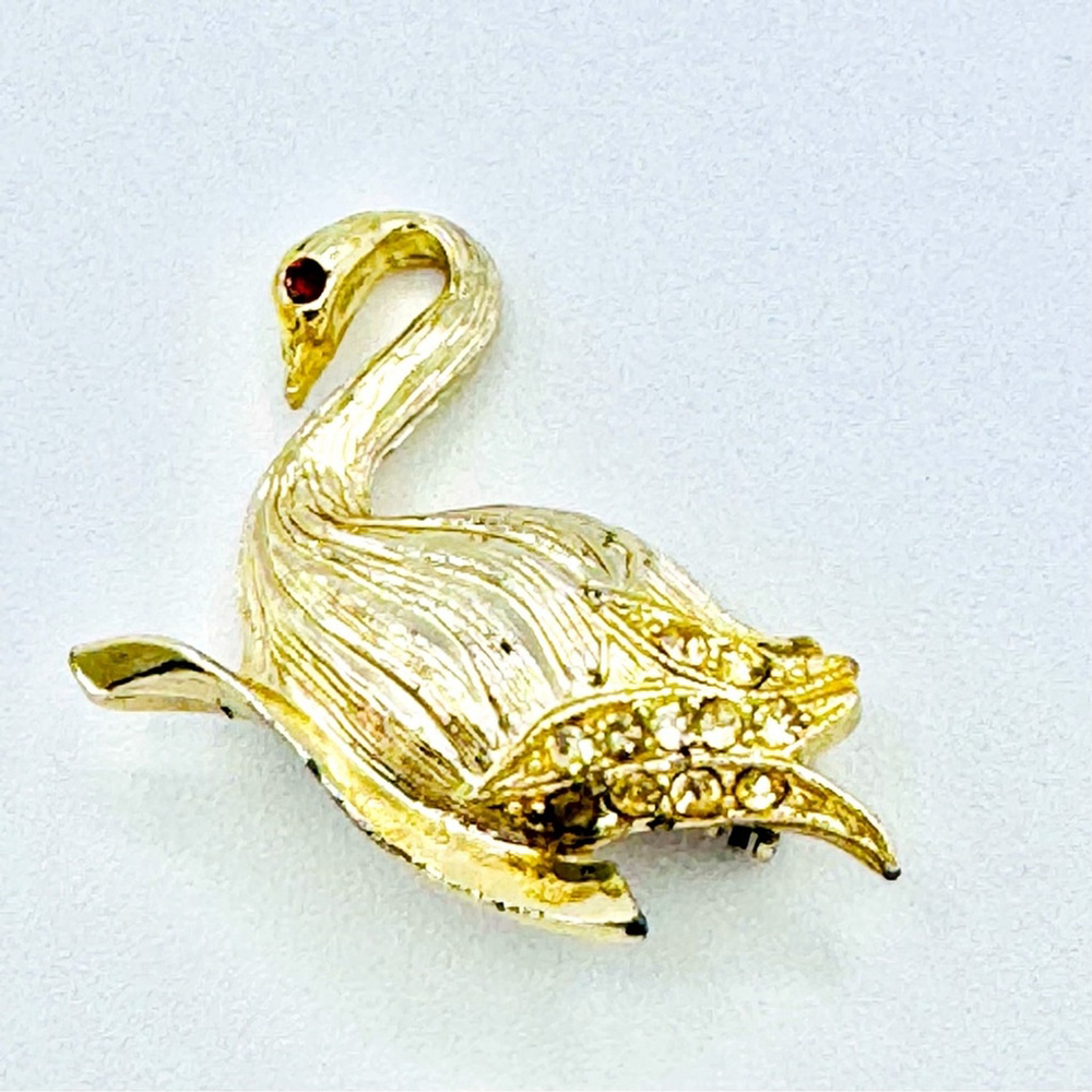 Vintage Gold-Tone Swan Brooch – Petite Rhinestone Accent Pin